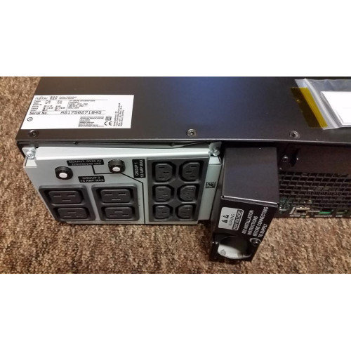 Fujitsu Online-UPS 5kVA 3U rack/tower (SRT5KXLI) Uszkodzona obudowa, brak gwar.